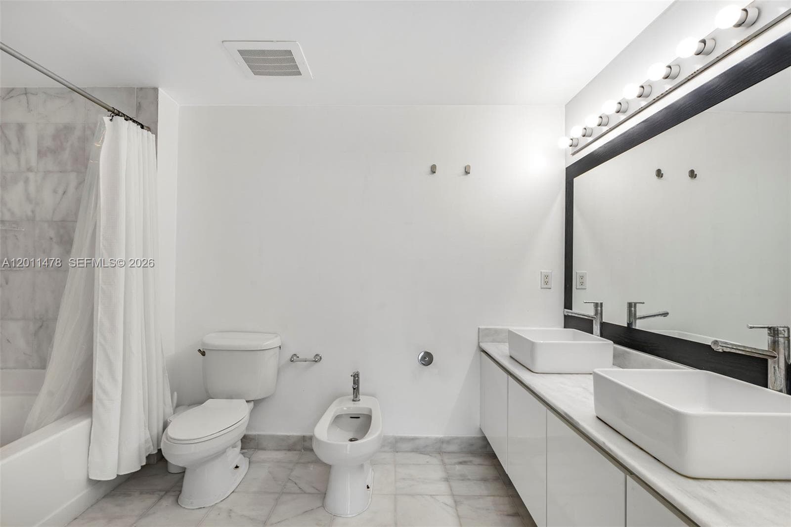 601 NE 36th St 1103 photo 18