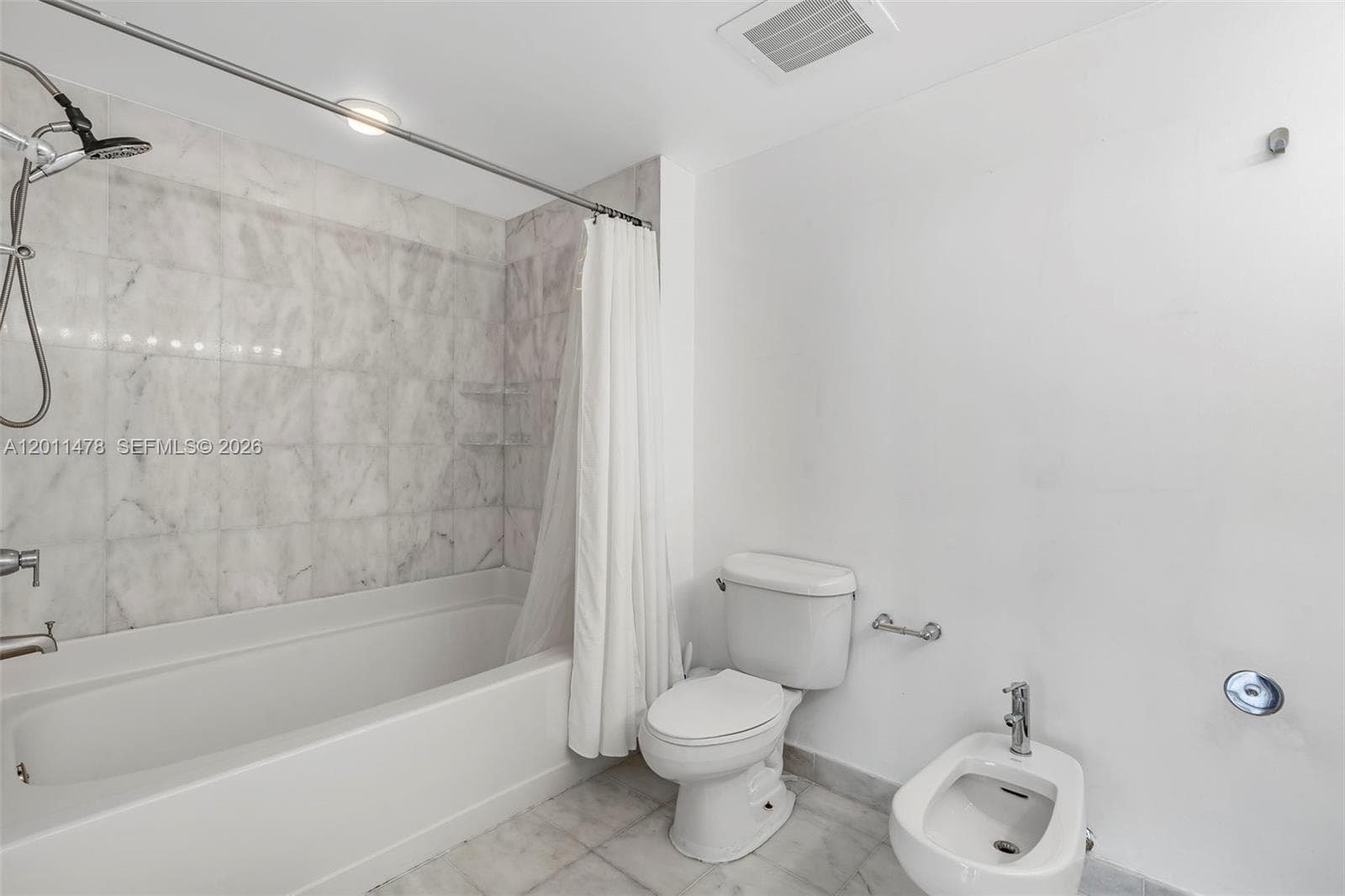 601 NE 36th St 1103 photo 19