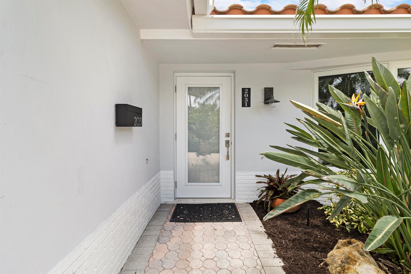 2031 NE 62nd Court photo 4