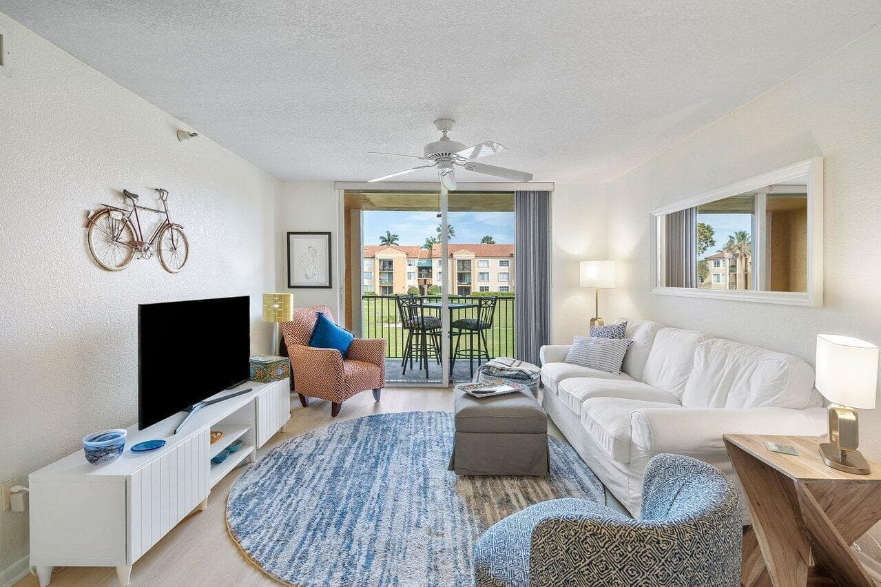 157 Yacht Club Way 206 photo 3