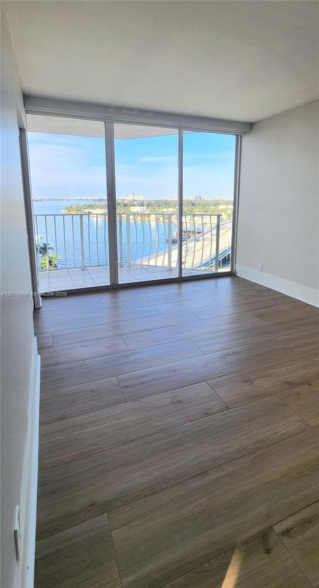 7601 E Treasure Dr 1411 photo 12
