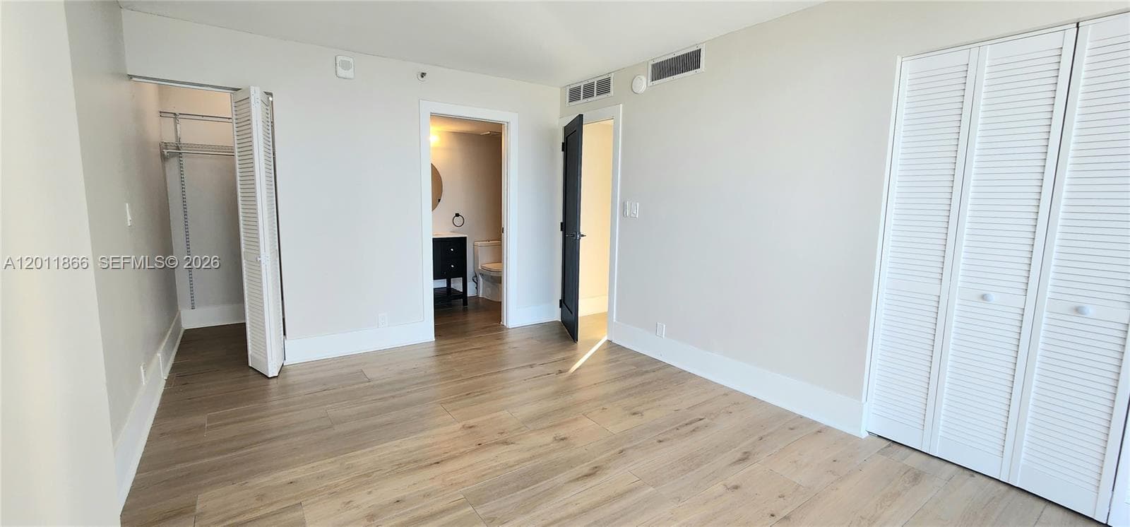 7601 E Treasure Dr 1411 photo 10