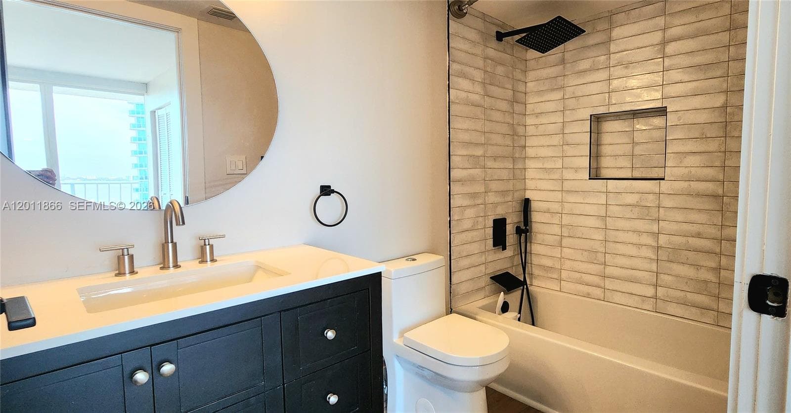 7601 E Treasure Dr 1411 photo 15