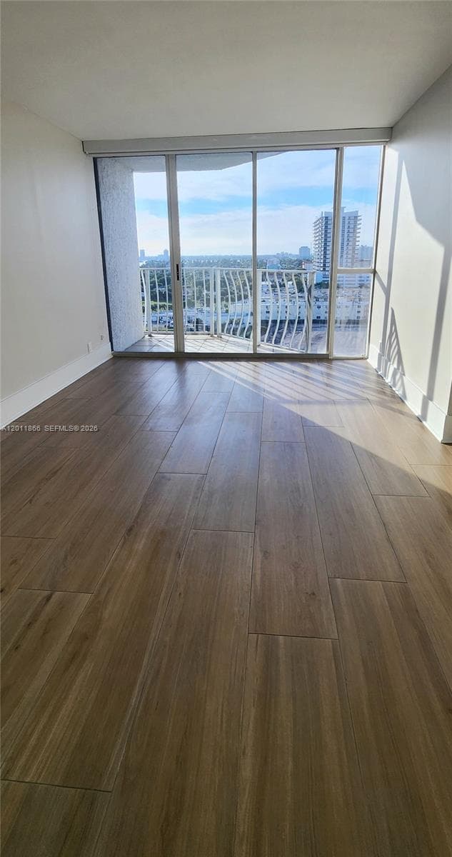 7601 E Treasure Dr 1411 photo 11