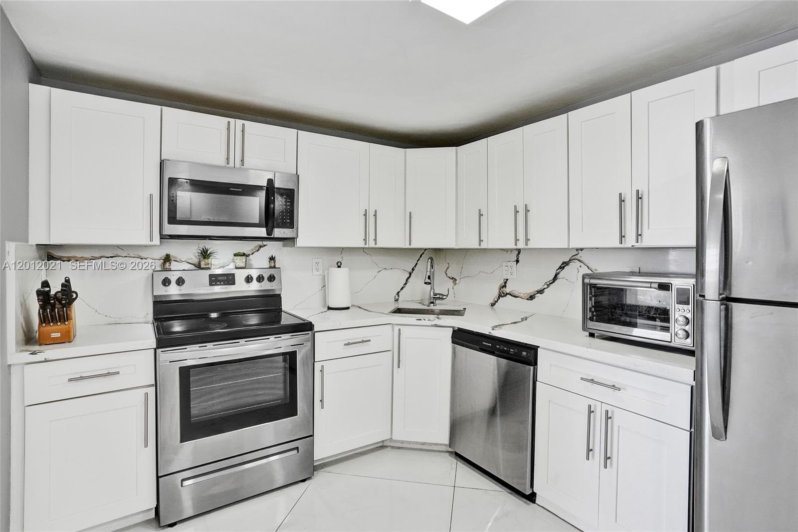 2750 183rd St 2412 photo 15