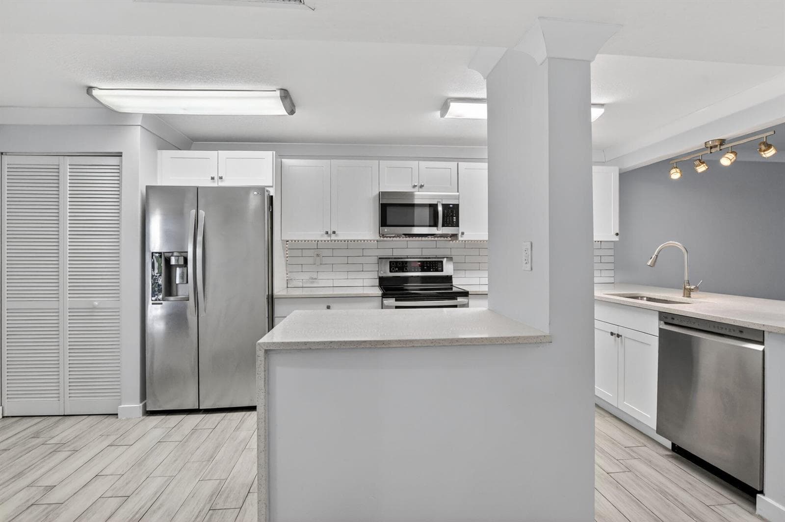 8 Royal Palm Way 203 photo 6