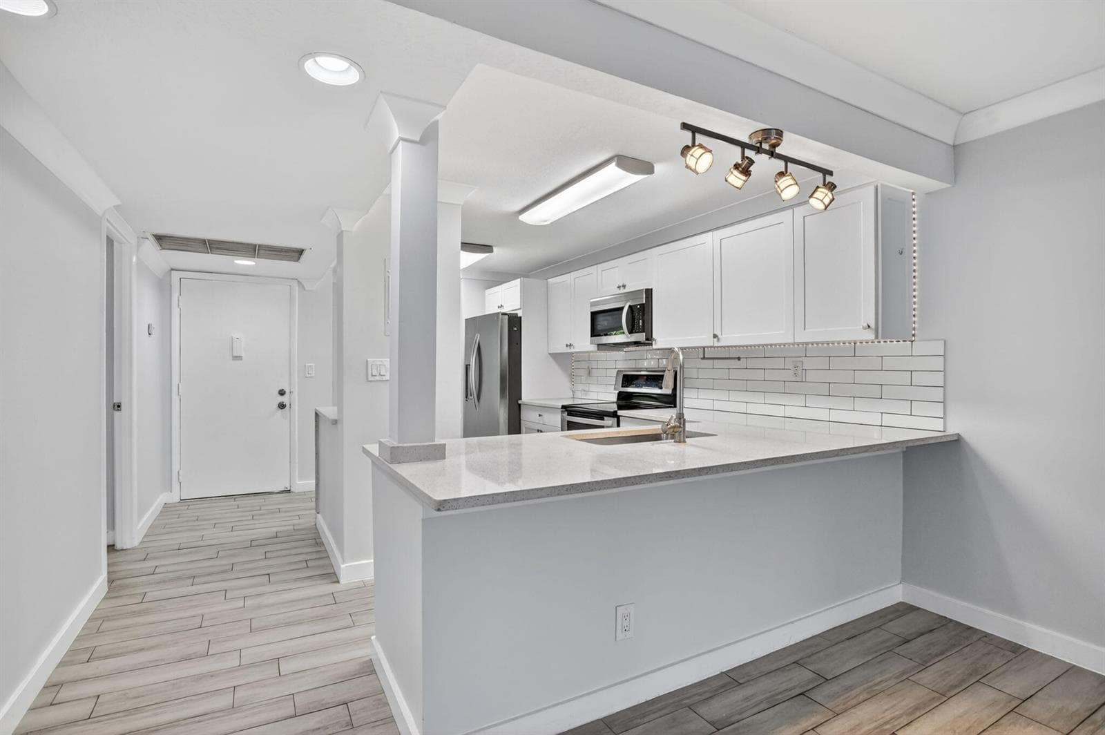 8 Royal Palm Way 203 photo 5