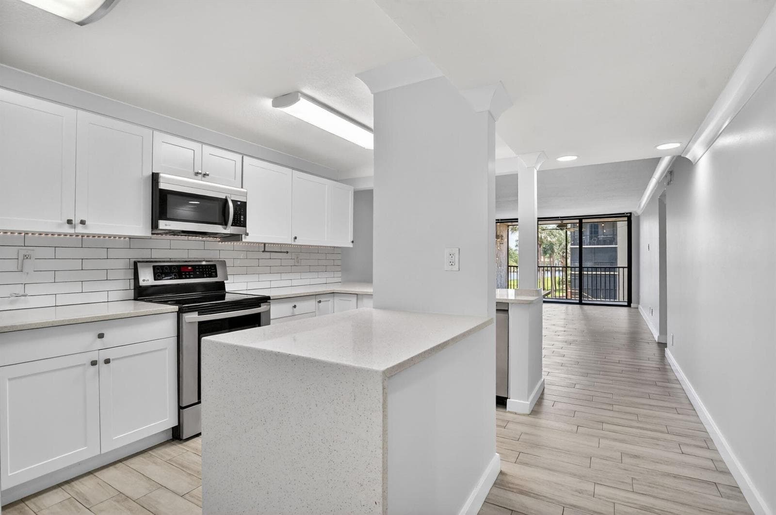 8 Royal Palm Way 203 photo 9