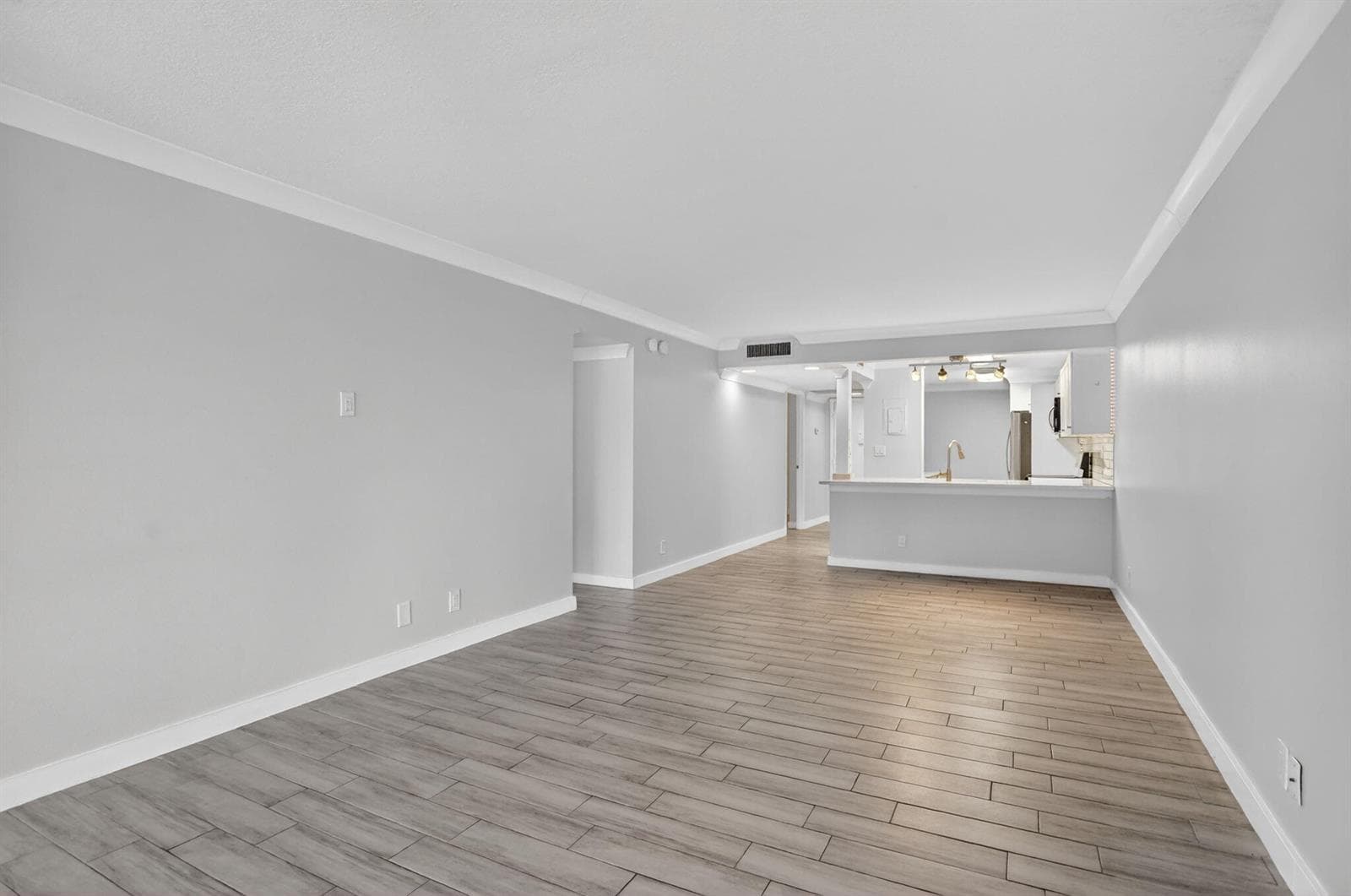 8 Royal Palm Way 203 photo 11