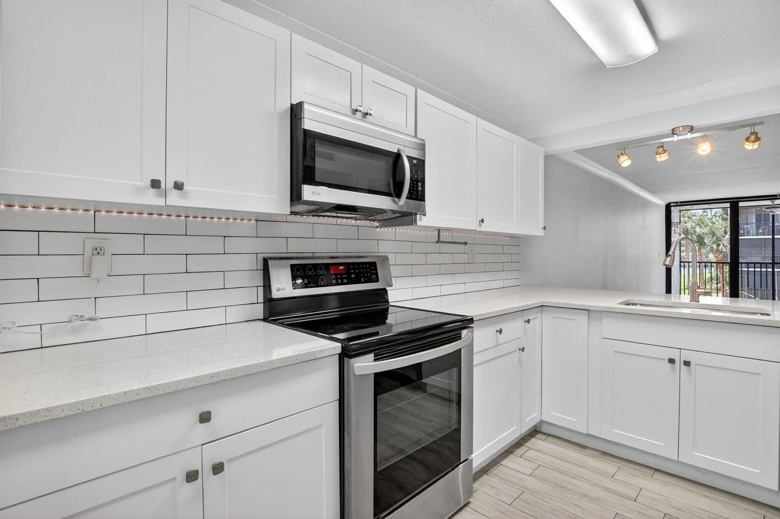 8 Royal Palm Way 203 photo 8