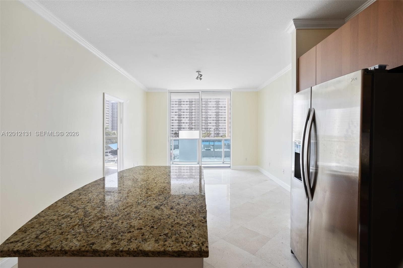 1945 Ocean Dr 503 photo 3