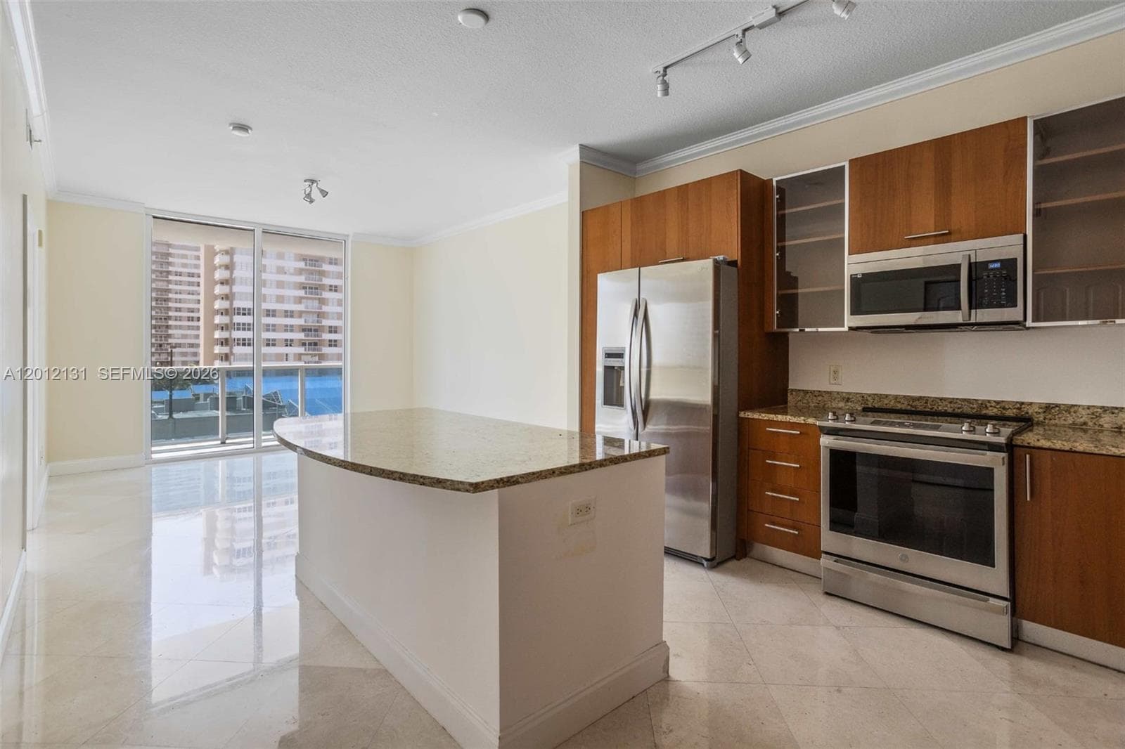 1945 Ocean Dr 503 photo 1
