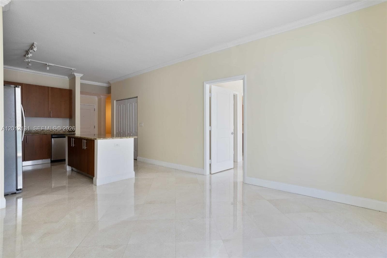 1945 Ocean Dr 503 photo 14