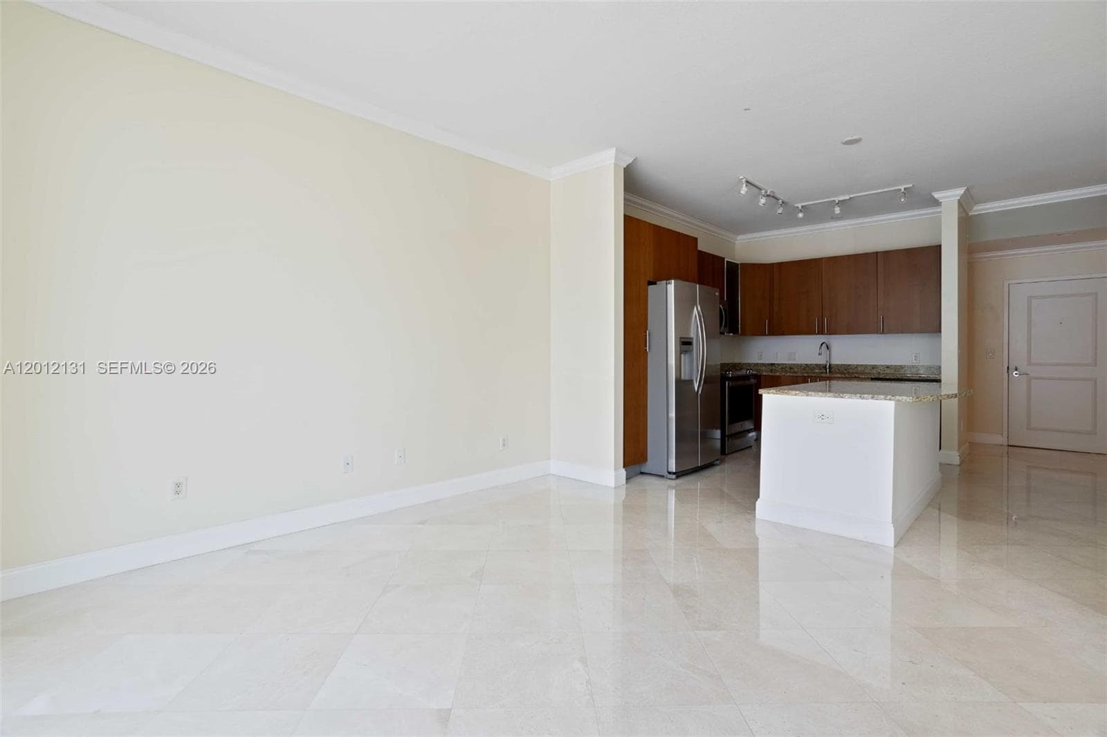 1945 Ocean Dr 503 photo 4