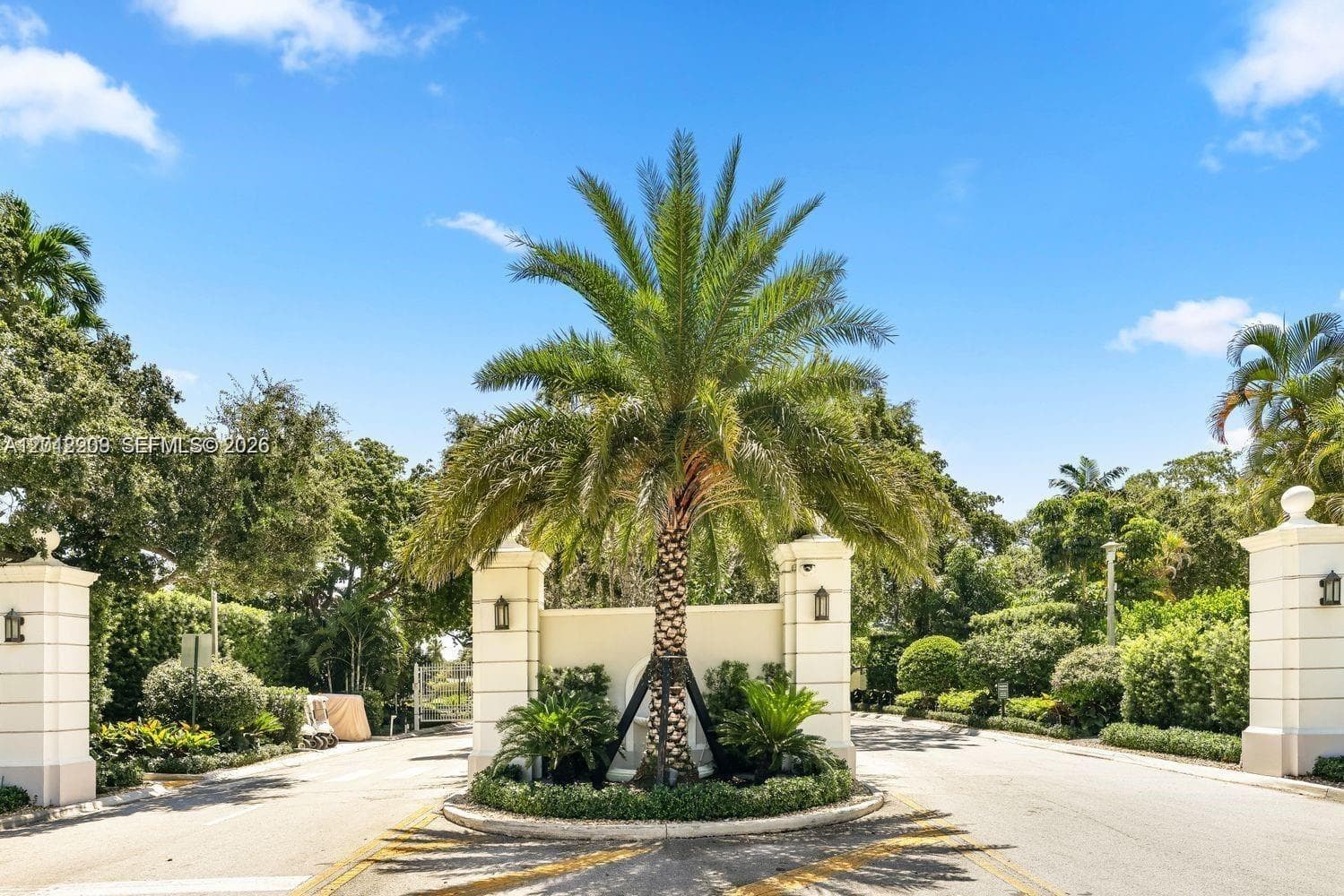 530 Sabal Palm Rd photo 2