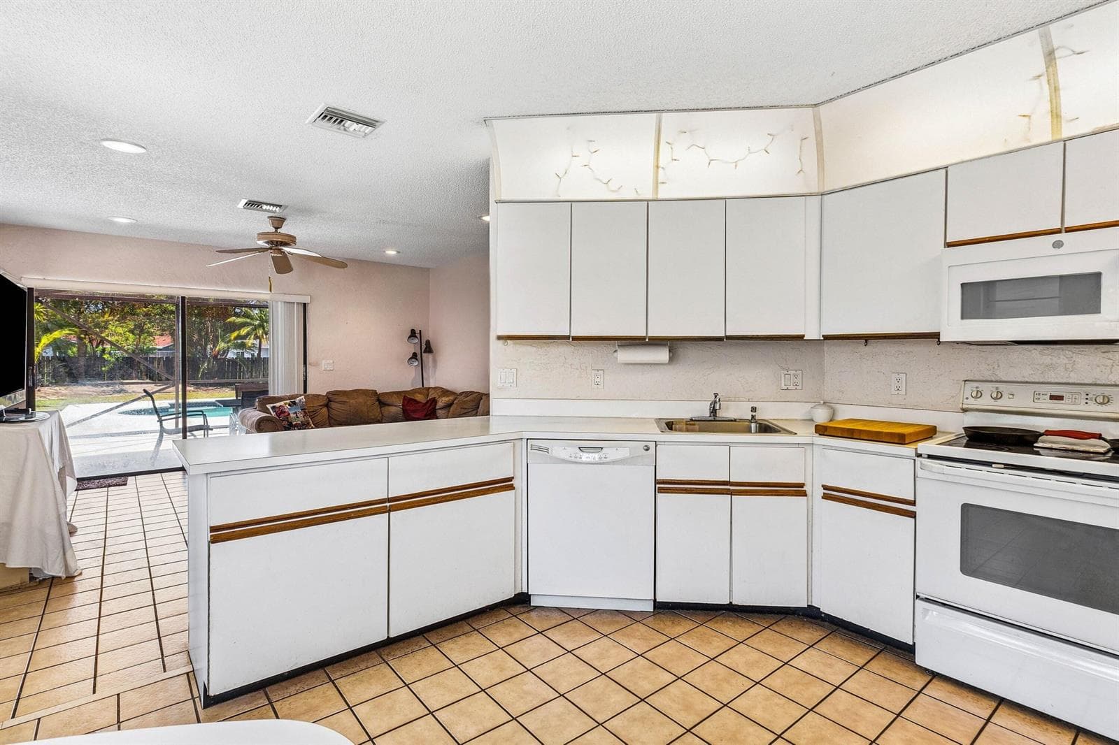 9792 Majorca Place photo 14