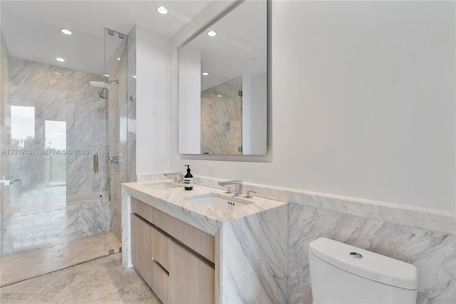 2831 Bayshore Dr 707 photo 5