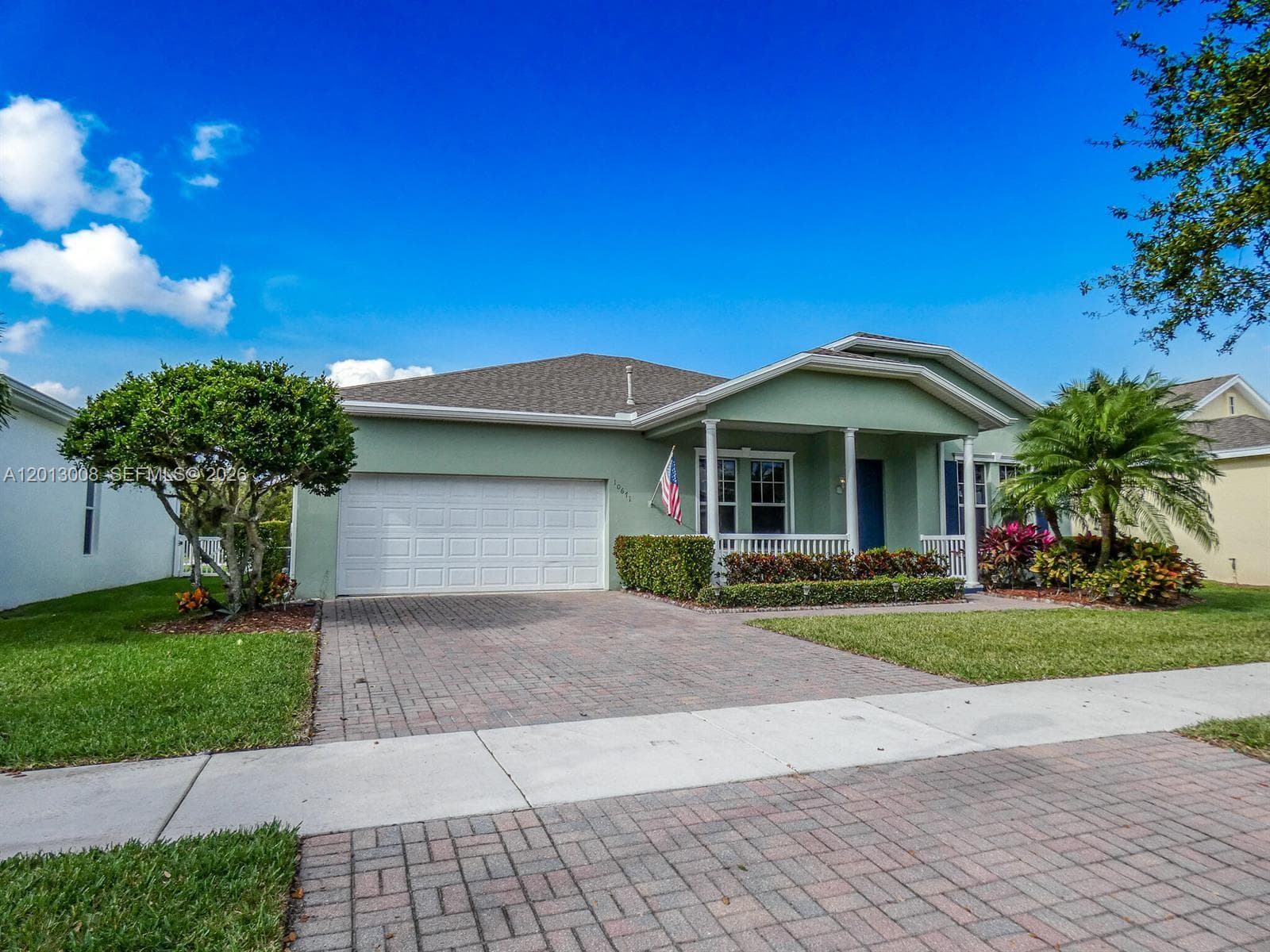 10671 SW Waterway Ln photo 2