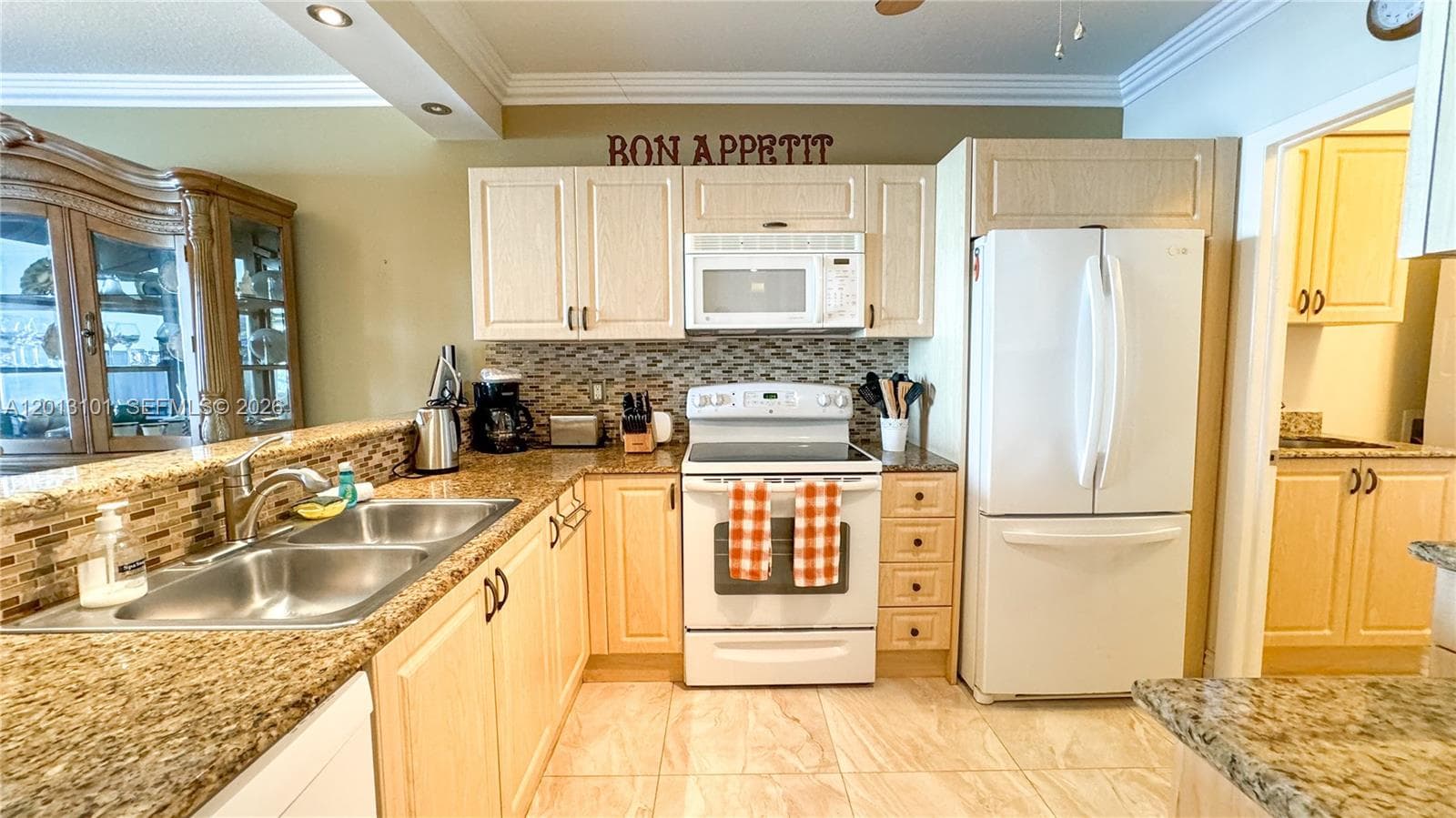 18100 N Bay Rd 1106 photo 4