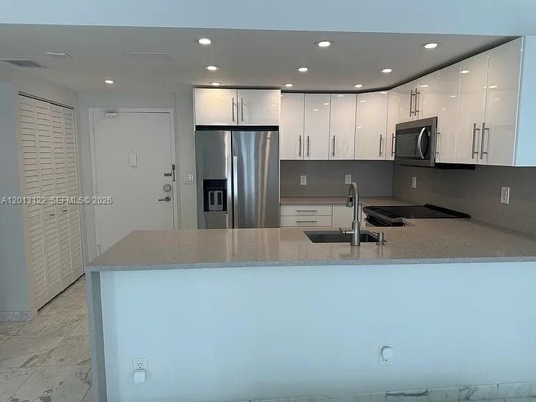345 Ocean Dr 519 photo 2