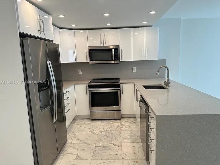345 Ocean Dr 519 photo 3
