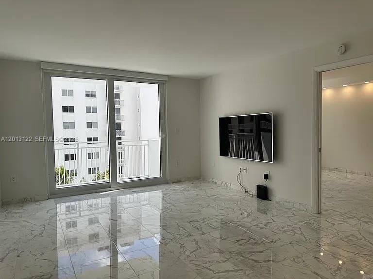 345 Ocean Dr 519 photo 5