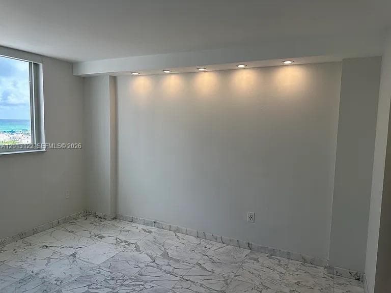 345 Ocean Dr 519 photo 9