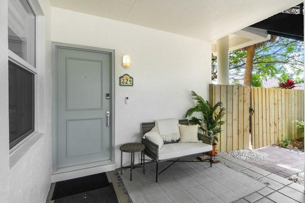 324 N Lake Drive photo 8