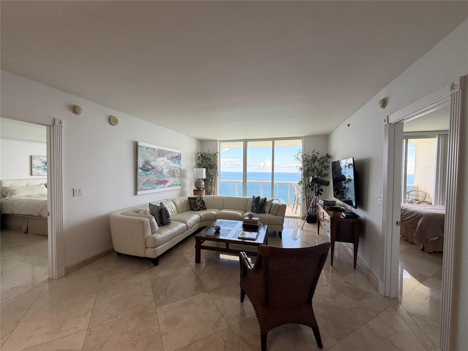 1850 S Ocean Drive 4202 photo 2