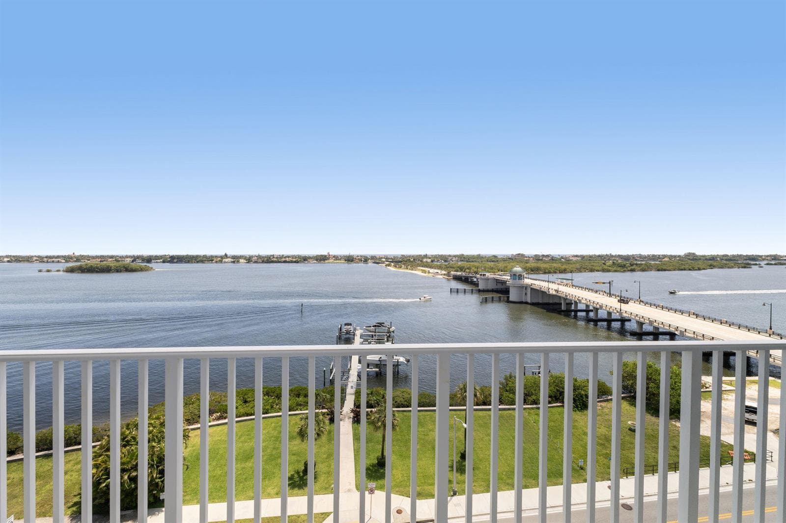 3901 S Flagler Drive 1002 photo 13
