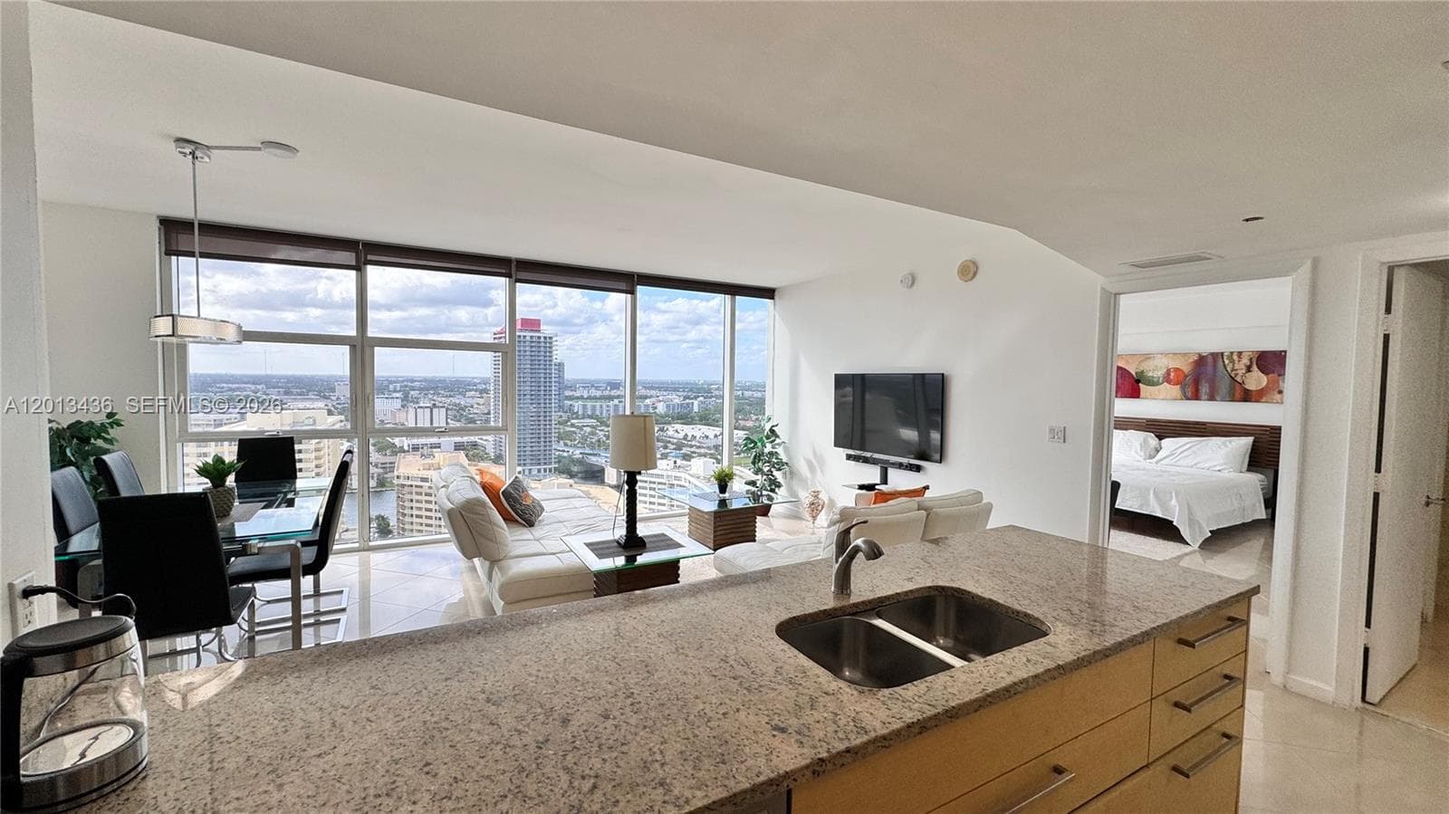 1830 Ocean Dr 2407 photo 2