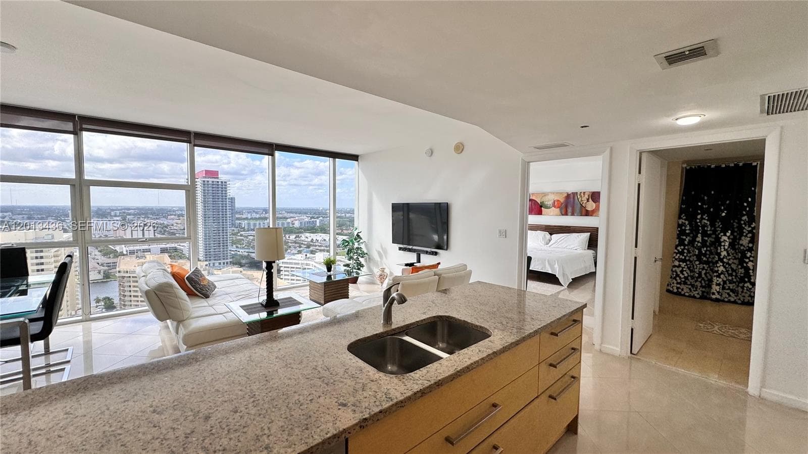1830 Ocean Dr 2407 photo 4