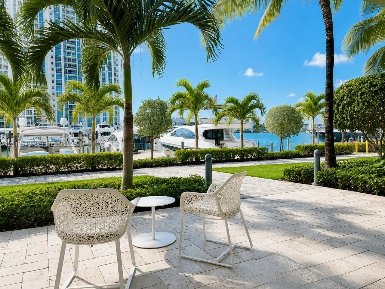 17111 Biscayne Blvd 1610 photo 11