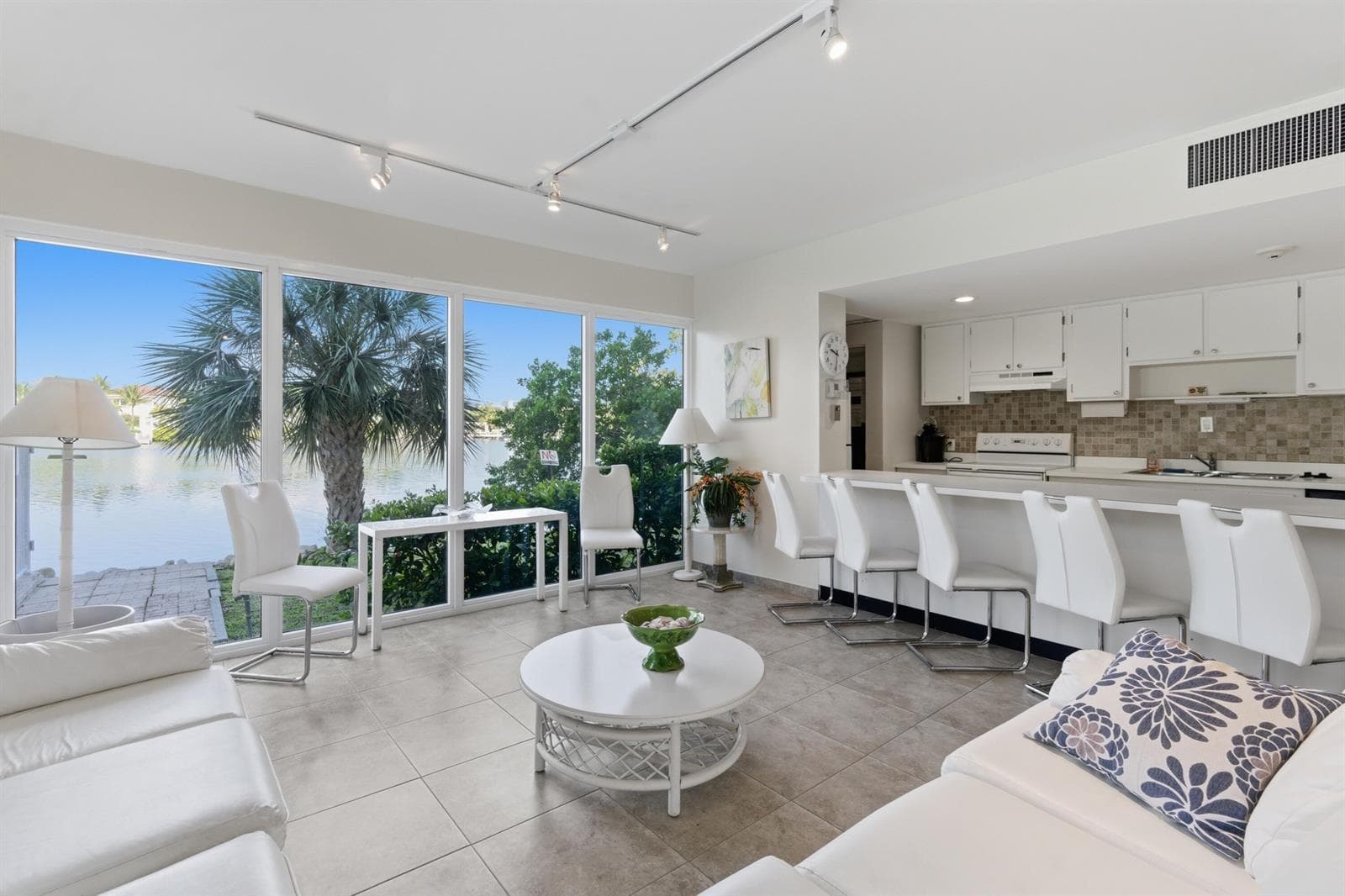 3581 S Ocean Boulevard Apt 4e photo 4