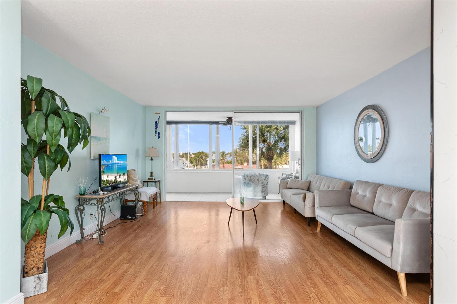 401 N Riverside Drive 406 photo 3