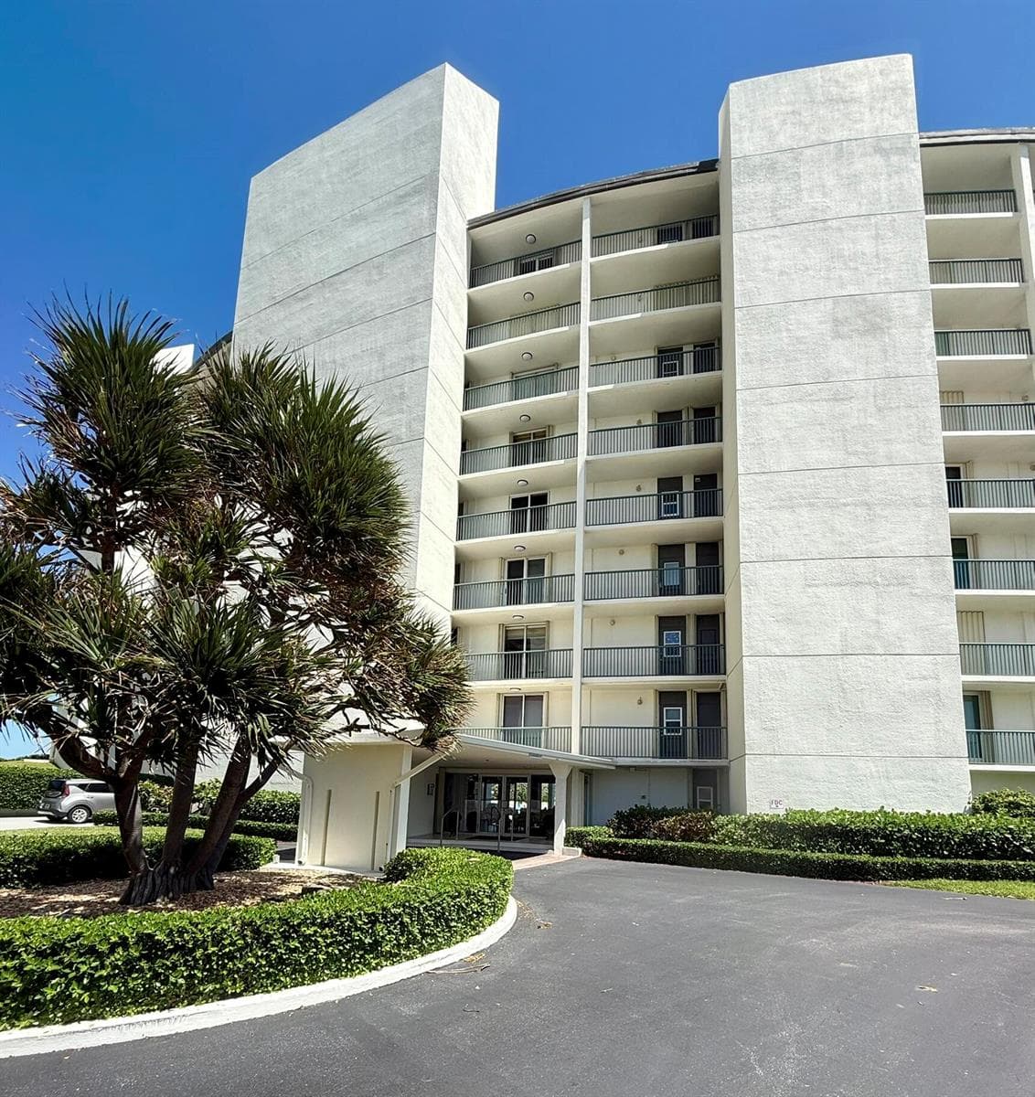 5400 N Ocean Drive 1d photo 4