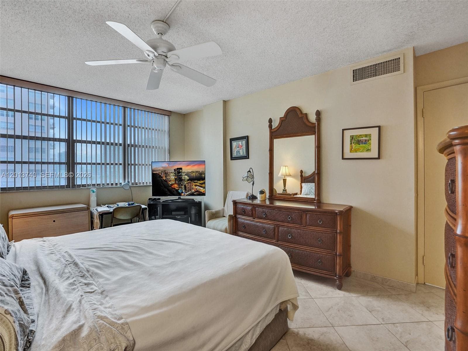3113 S Ocean Dr 710 photo 4