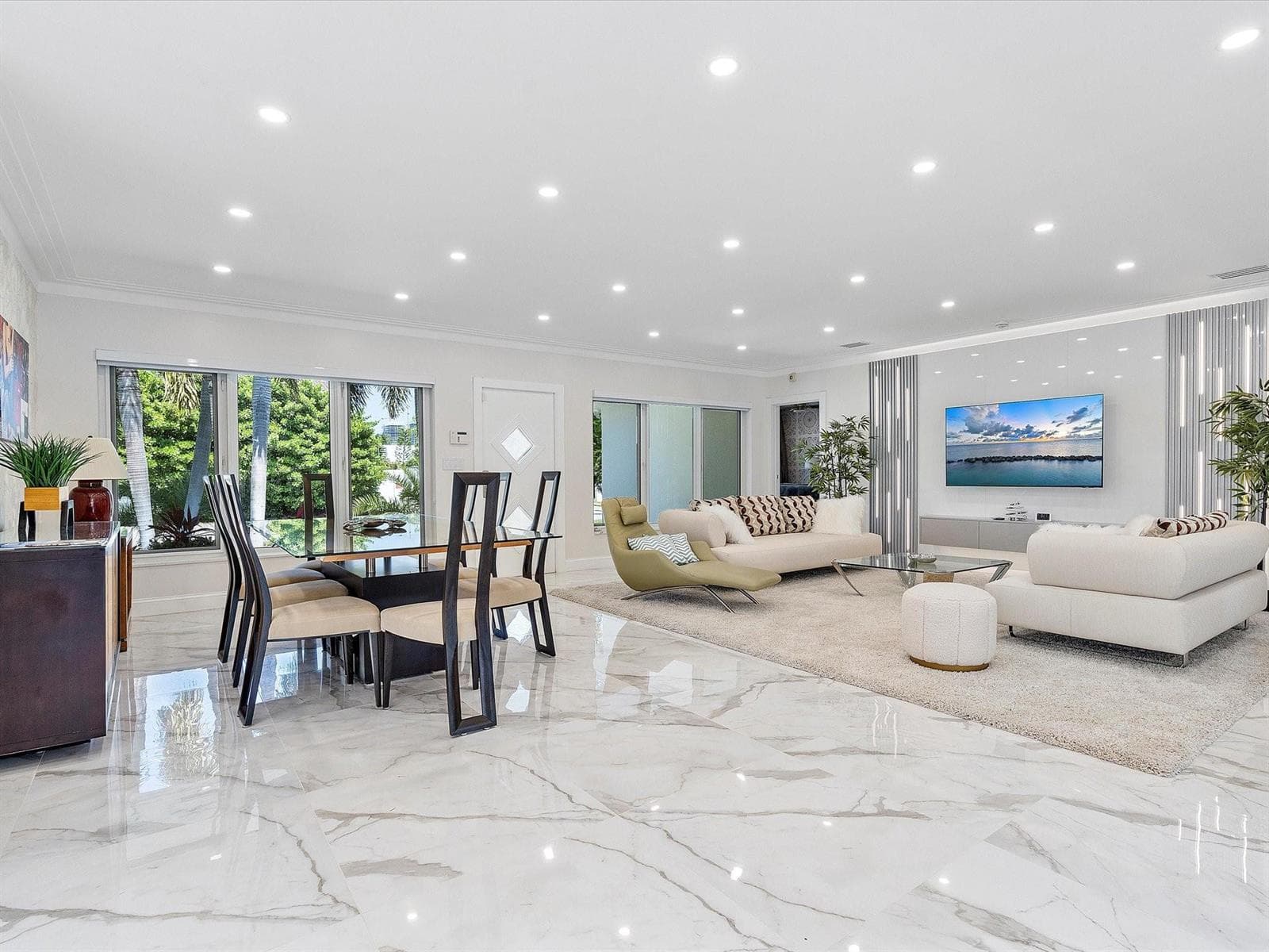 207 Royal Palm Drive photo 4