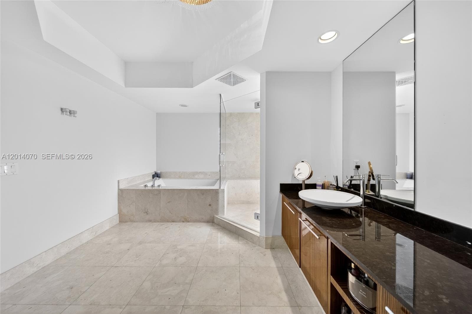 2711 S Ocean Dr 1901 photo 17