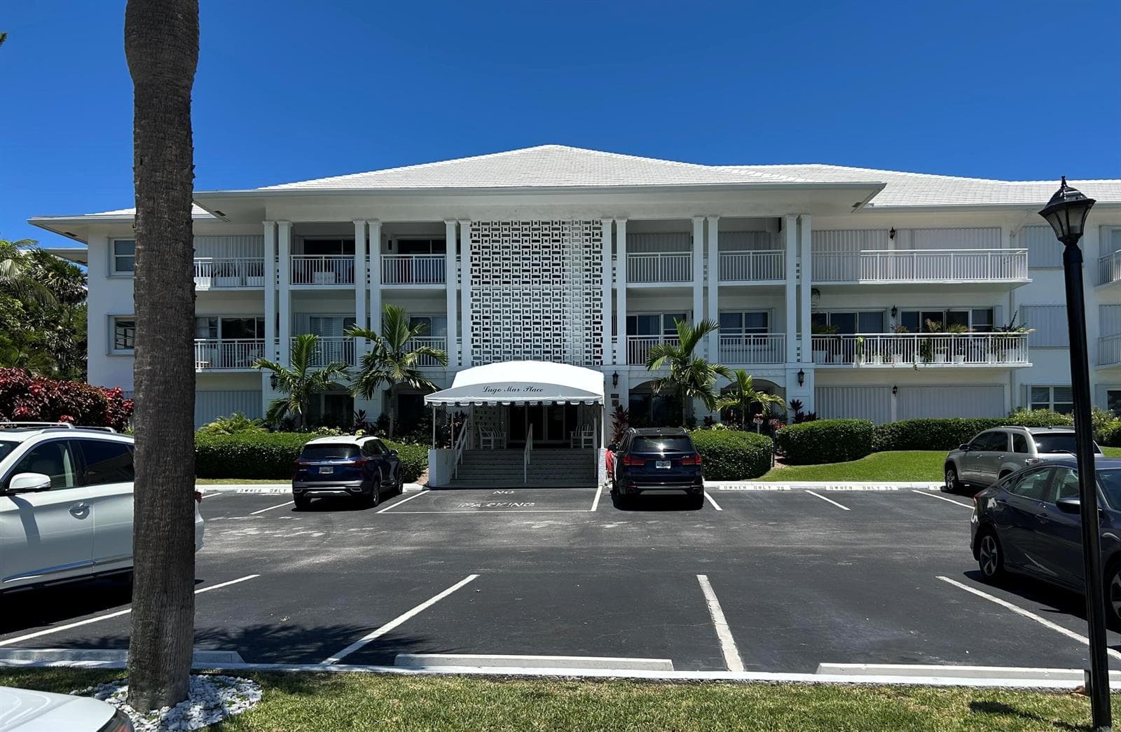 1750 S Ocean Lane 219 photo 2