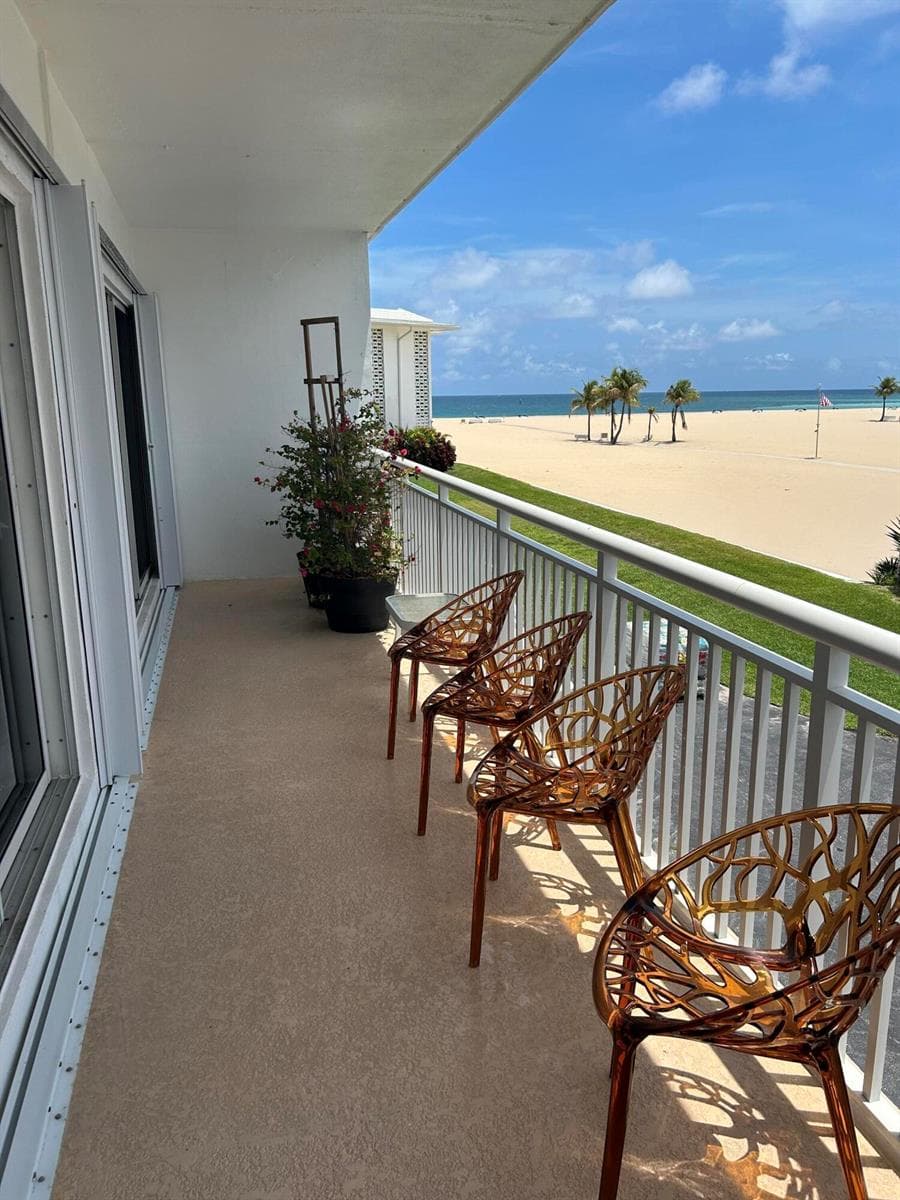 1750 S Ocean Lane 219 photo 9