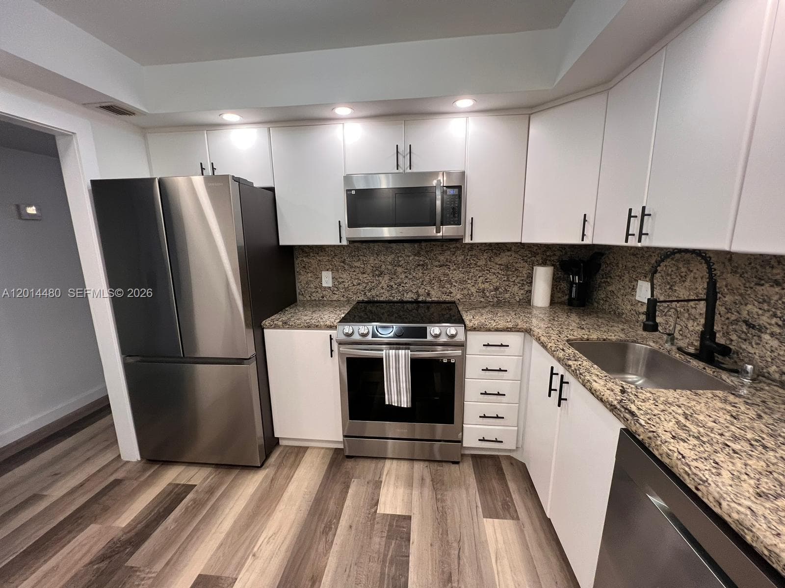 3800 S Ocean Dr 1808 photo 1