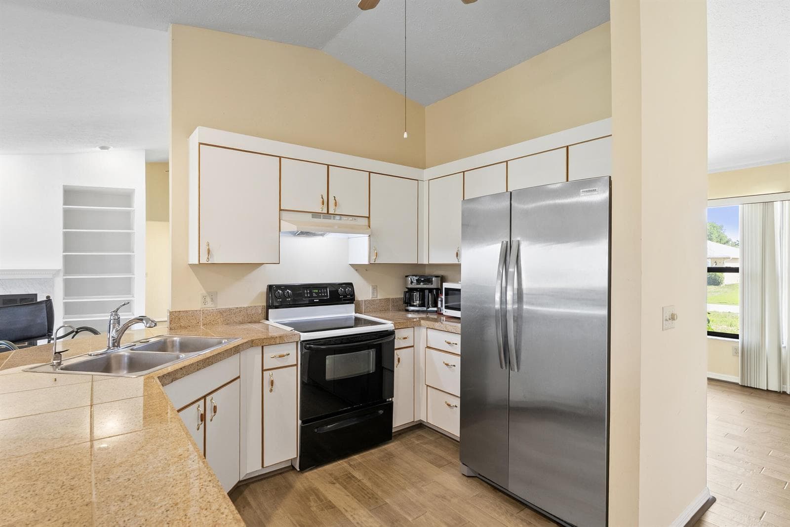 1078 SW Sultan Drive photo 9