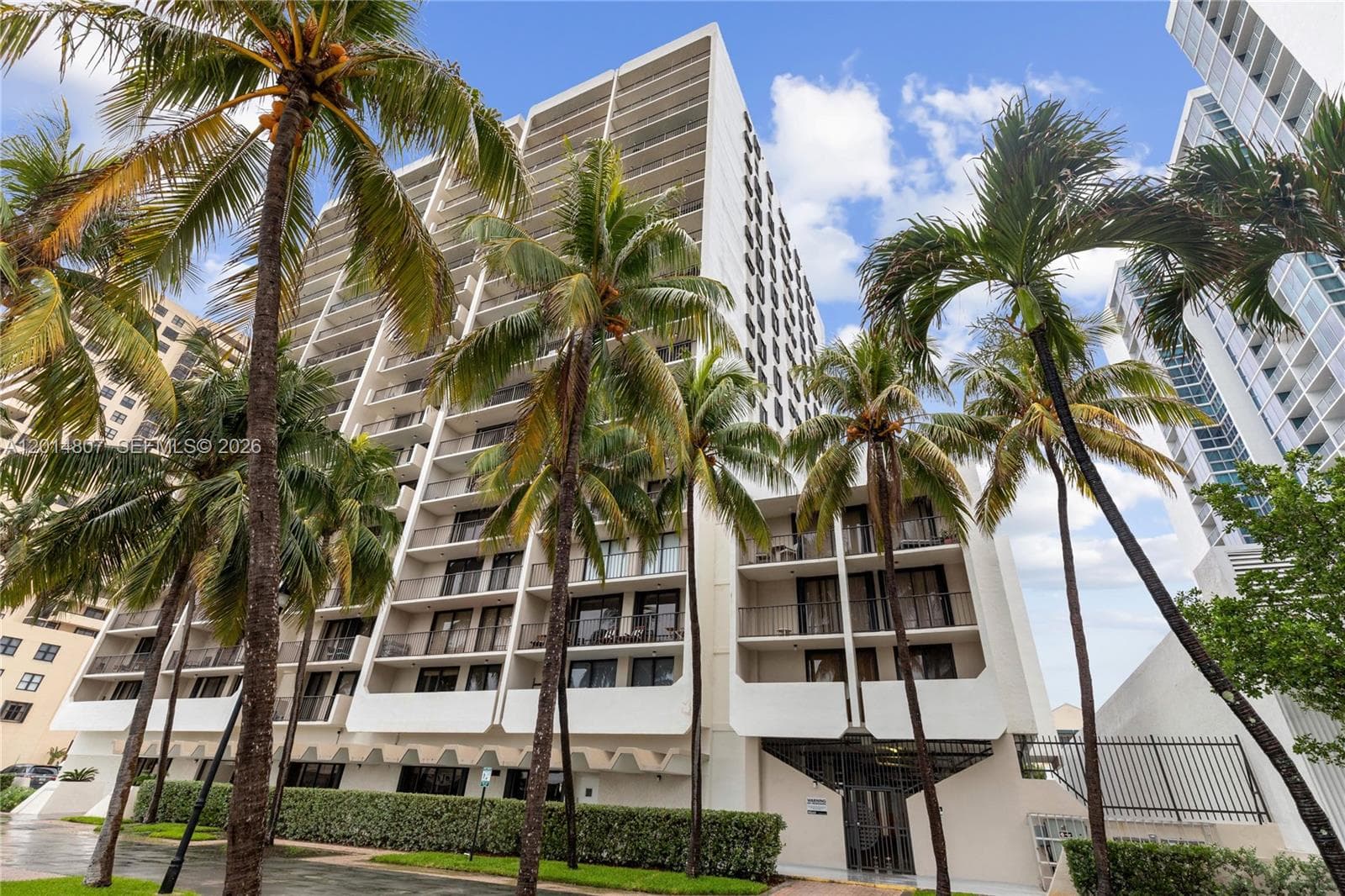 2625 Collins Ave 605 photo 16