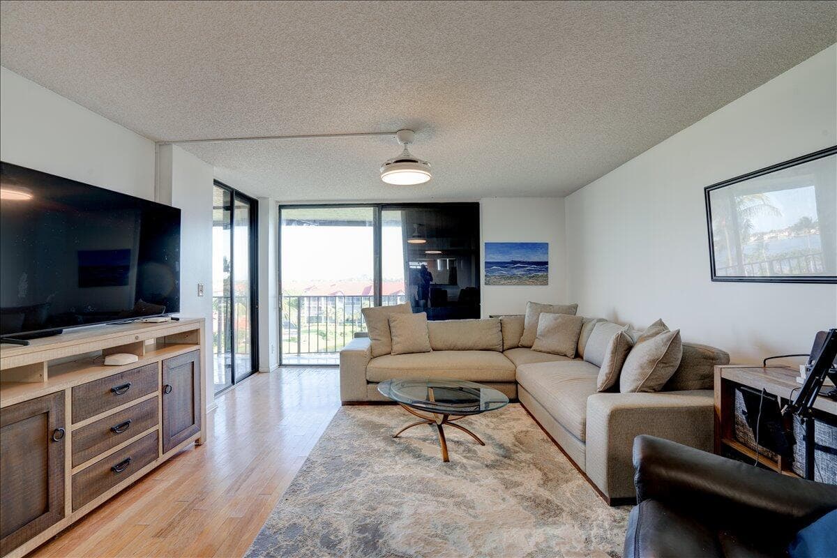 7030 Half Moon Circle 515 photo 16