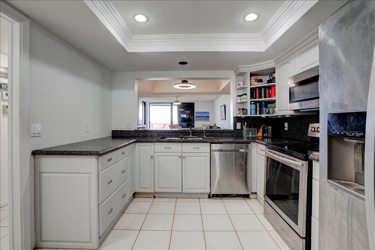 7030 Half Moon Circle 515 photo 9