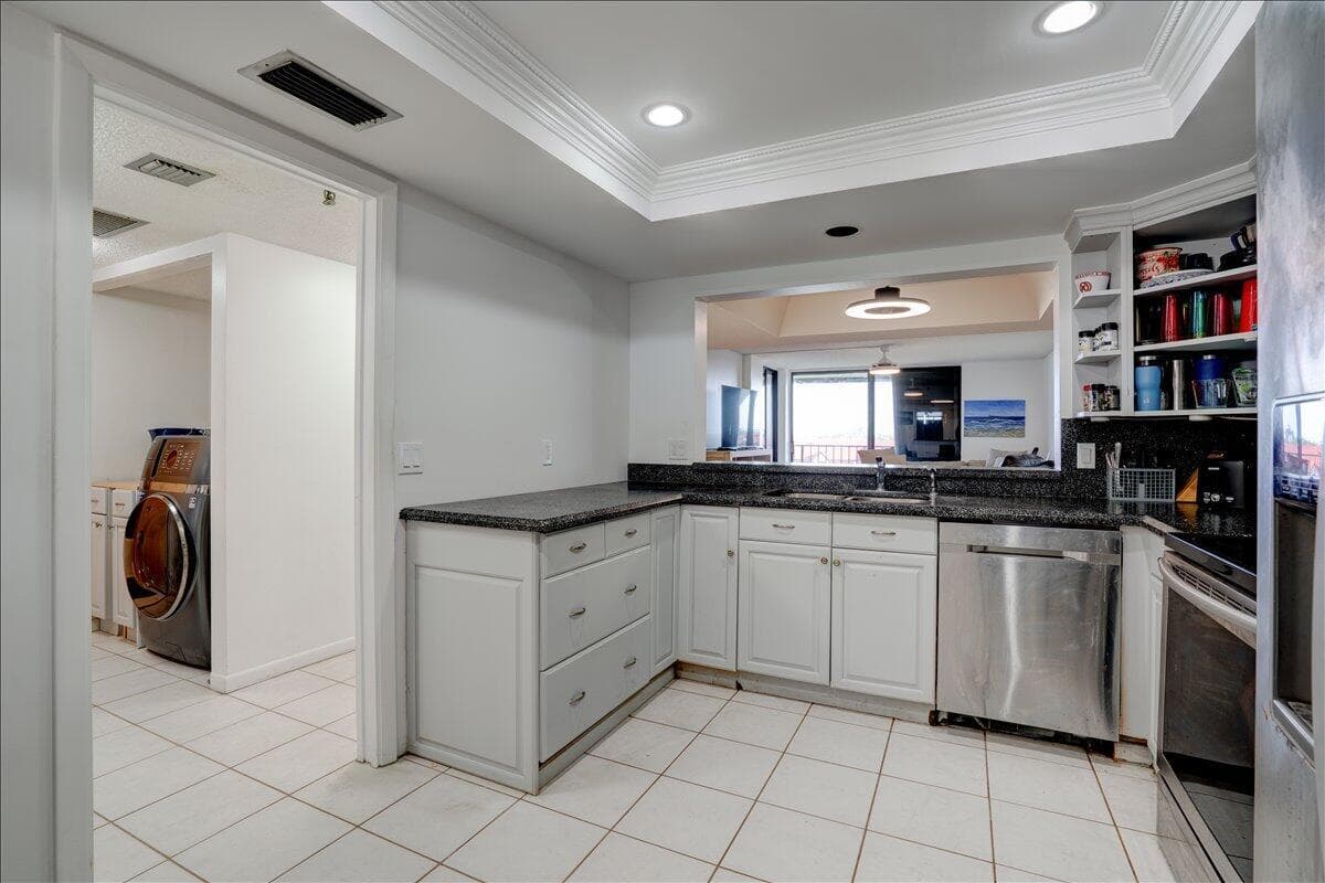 7030 Half Moon Circle 515 photo 8
