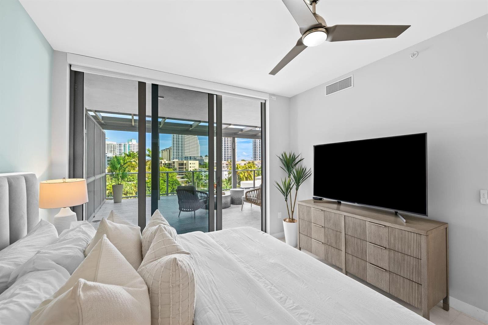 435 Bayshore Drive 302 photo 23