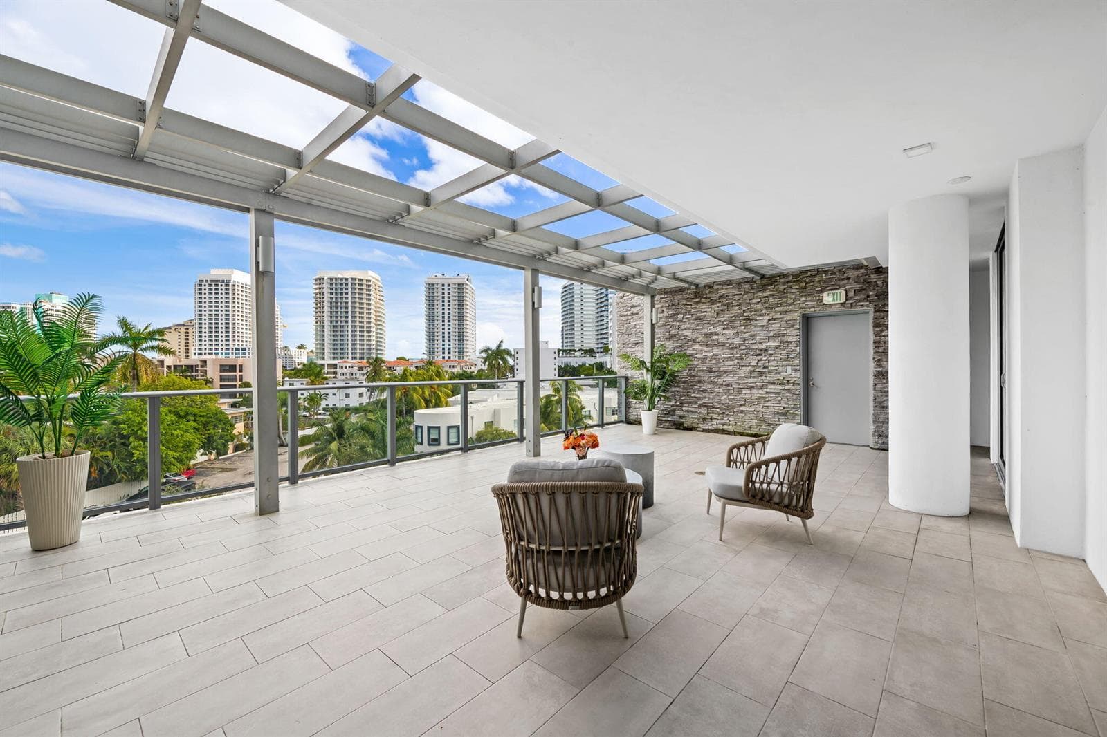 435 Bayshore Drive 302 photo 7