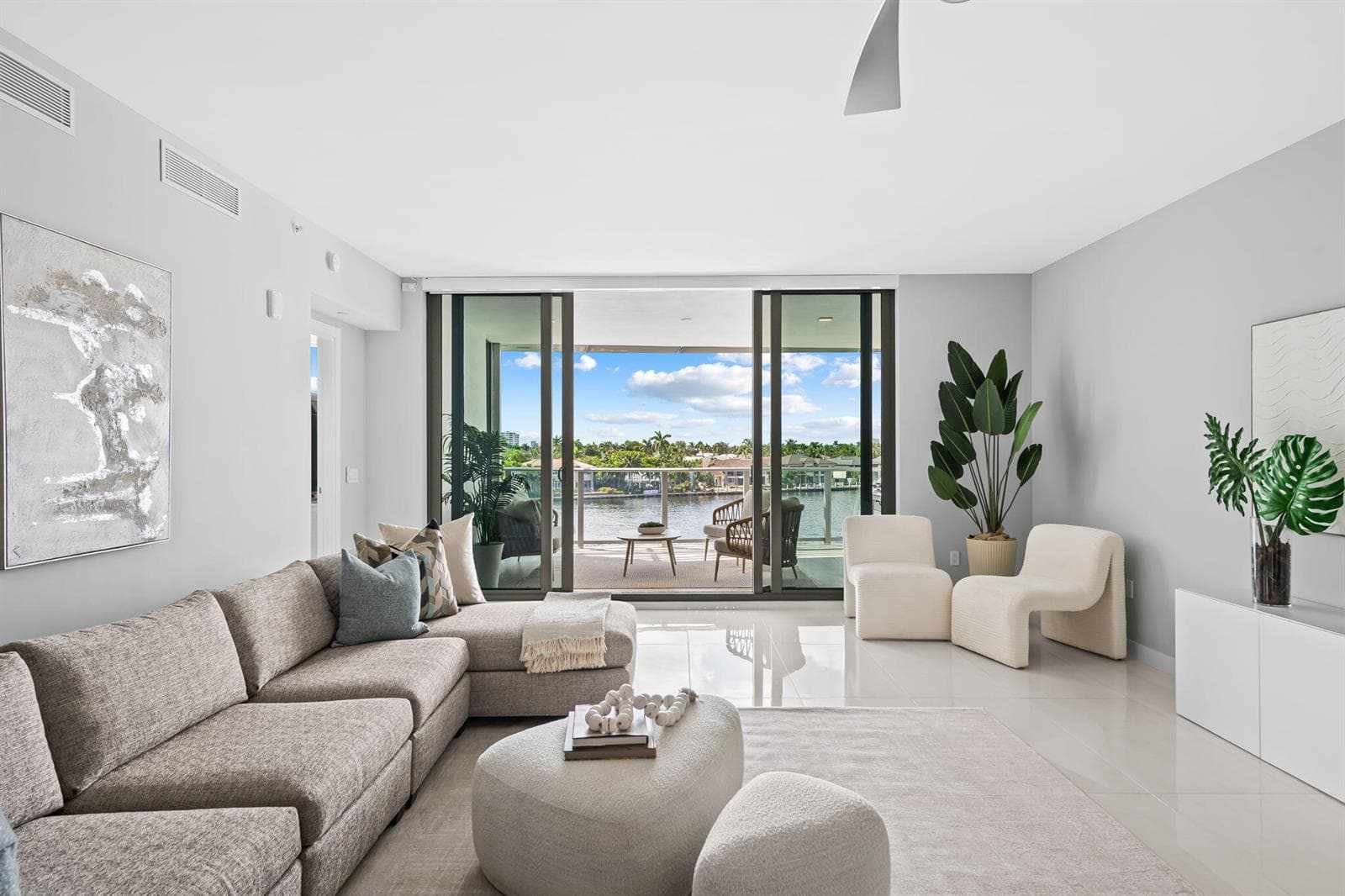 435 Bayshore Drive 302 photo 3